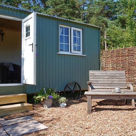 The Laburnum Retreat Shepherd Hut Private Hot Tub Upper Hulme Exteriör bild