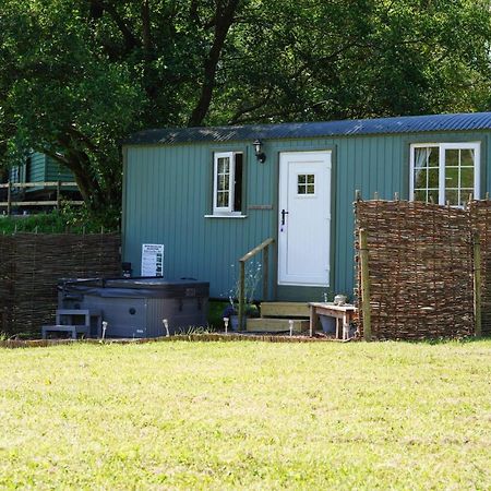 The Laburnum Retreat Shepherd Hut Private Hot Tub Upper Hulme Exteriör bild