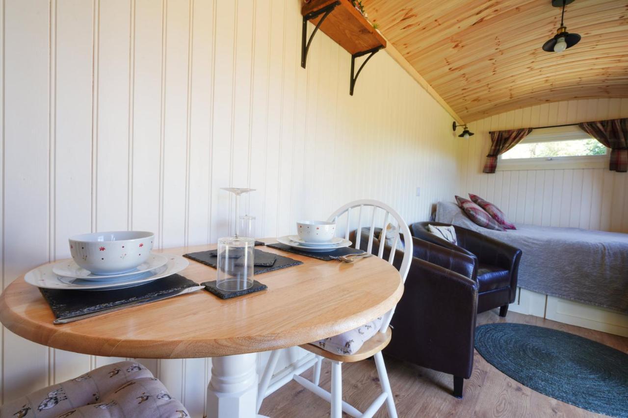 The Laburnum Retreat Shepherd Hut Private Hot Tub Upper Hulme Exteriör bild