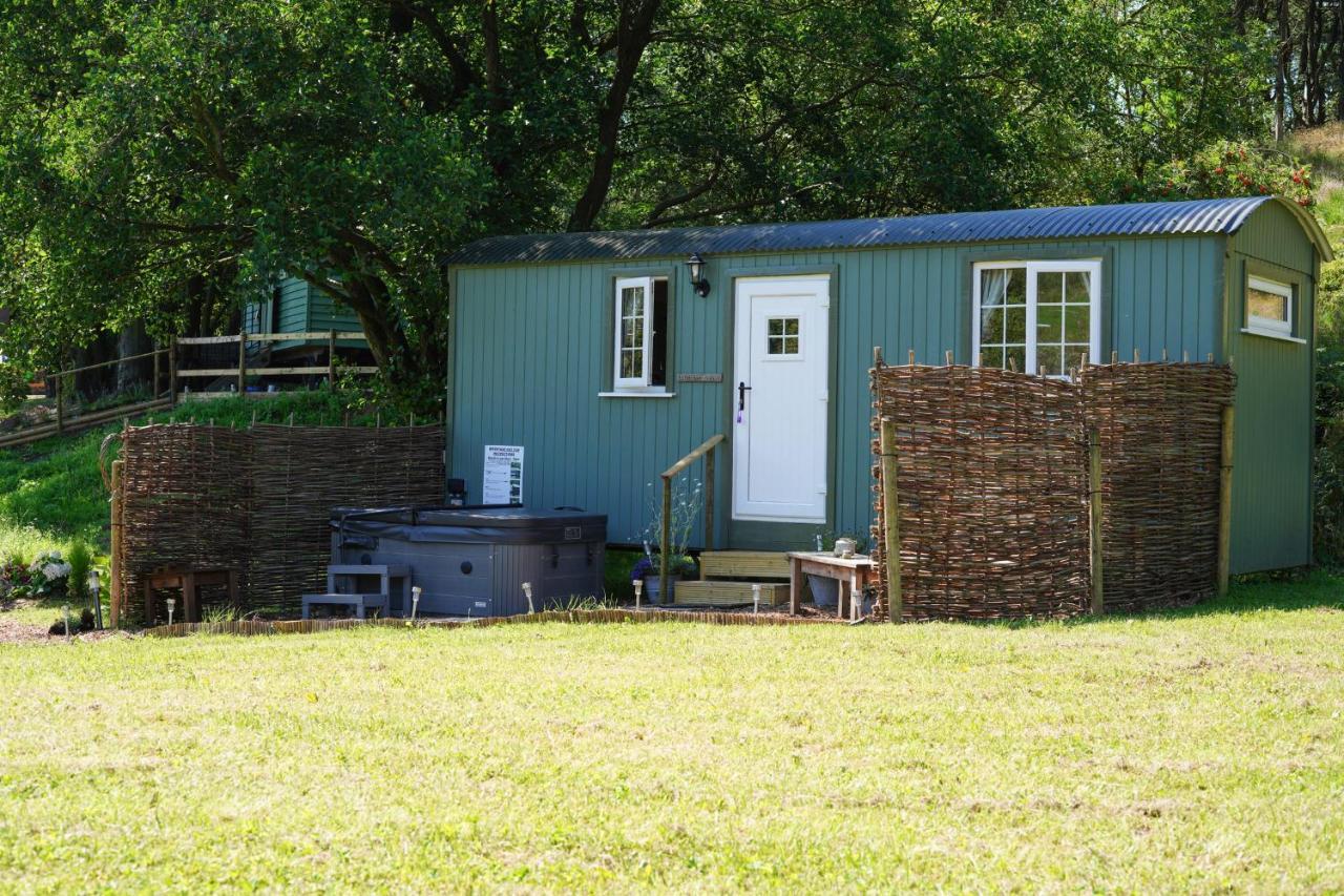 The Laburnum Retreat Shepherd Hut Private Hot Tub Upper Hulme Exteriör bild