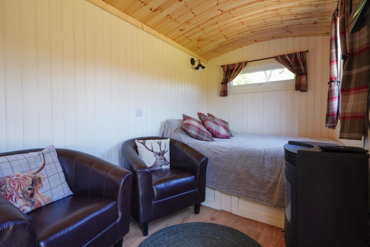 The Laburnum Retreat Shepherd Hut Private Hot Tub Upper Hulme Exteriör bild