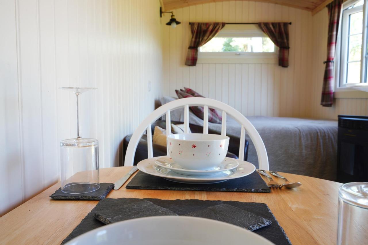 The Laburnum Retreat Shepherd Hut Private Hot Tub Upper Hulme Exteriör bild