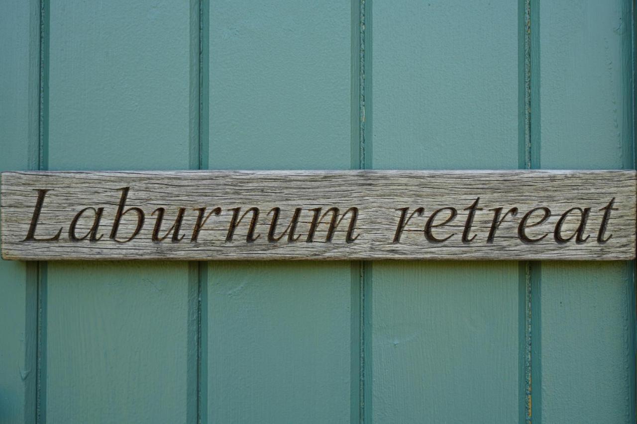 The Laburnum Retreat Shepherd Hut Private Hot Tub Upper Hulme Exteriör bild