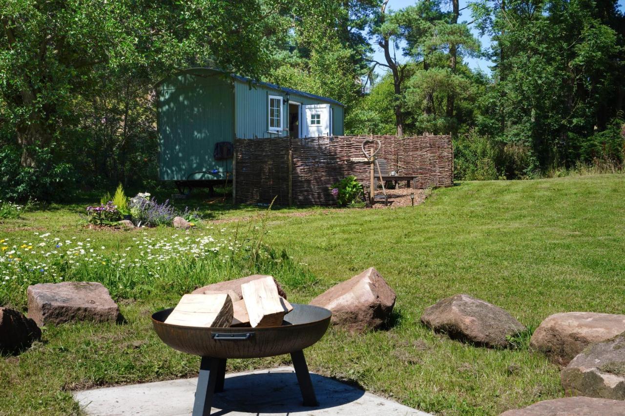 The Laburnum Retreat Shepherd Hut Private Hot Tub Upper Hulme Exteriör bild